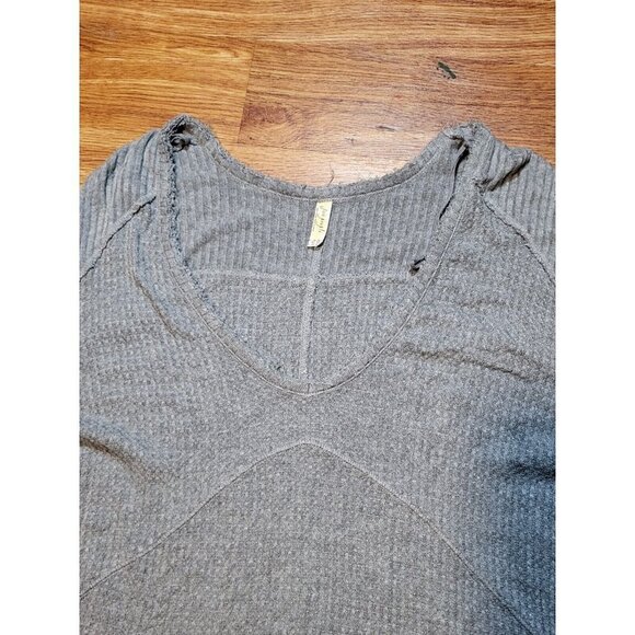 Free People Waffle Knit Sweater Gray Flowy Long Sleeve Boho Pullover Blouse Sz M - Picture 3 of 4